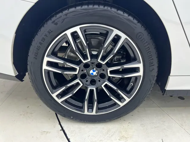 BMW 5 Series — Фото автомобиля 25