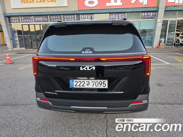 Kia Carnival Generation 4 — Фото автомобиля 4