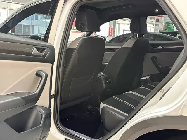 Volkswagen T-Roc — Фото автомобиля 5
