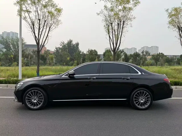 Mercedes-Benz E-Class — Фото автомобиля 23