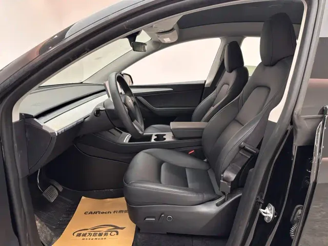 Tesla Model Y — Фото автомобиля 8