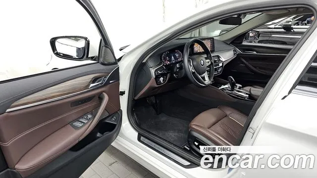 BMW 5-Series 5 серия (G30) 530i xDrive Luxury — Фото автомобиля 10