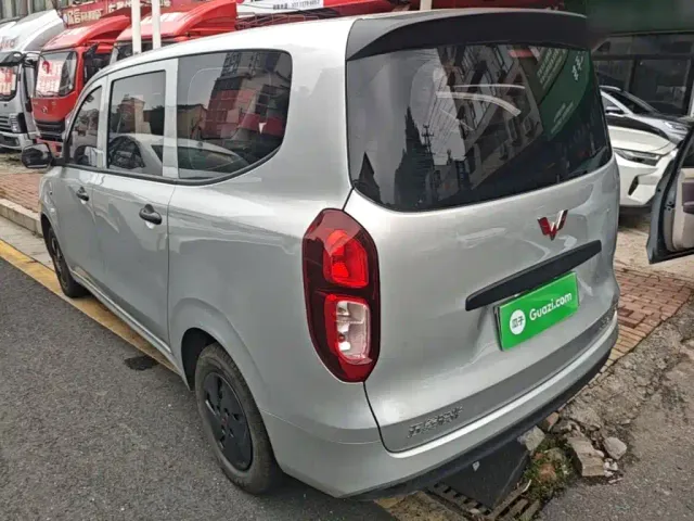 Wuling Hongguang — Фото автомобиля 4