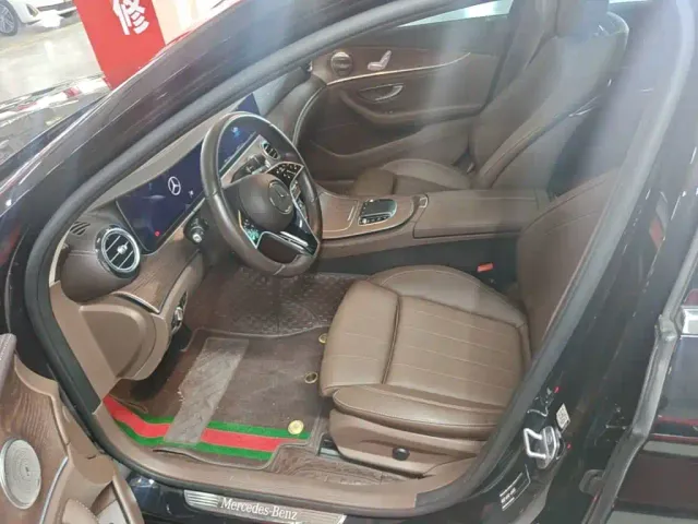 Mercedes-Benz E-Class — Фото автомобиля 14