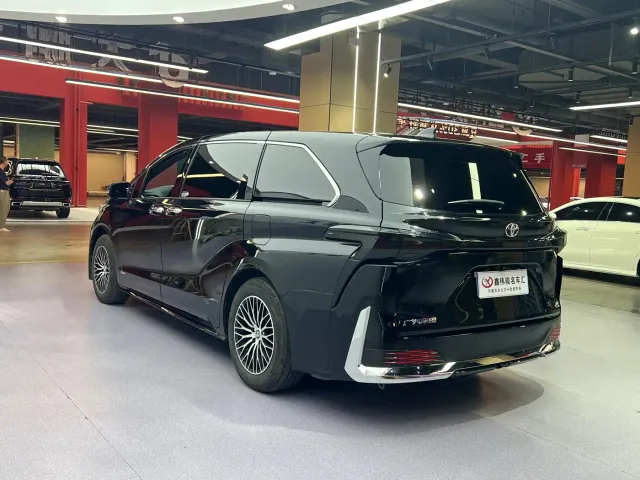 Toyota Sienna — Фото автомобиля 20