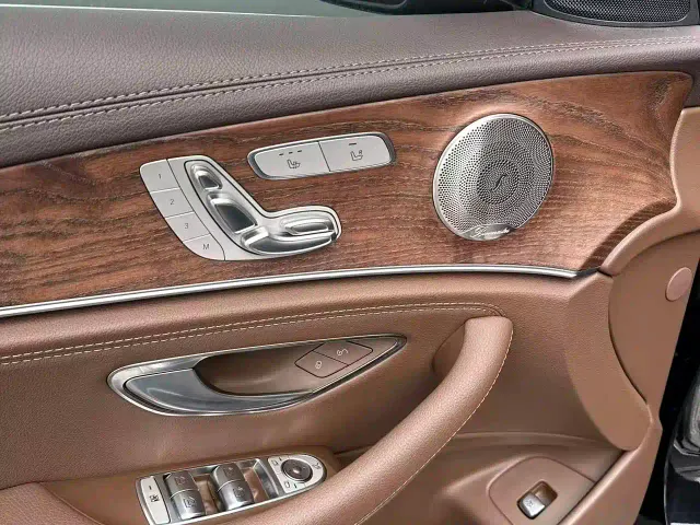 Mercedes-Benz E-Class — Фото автомобиля 7