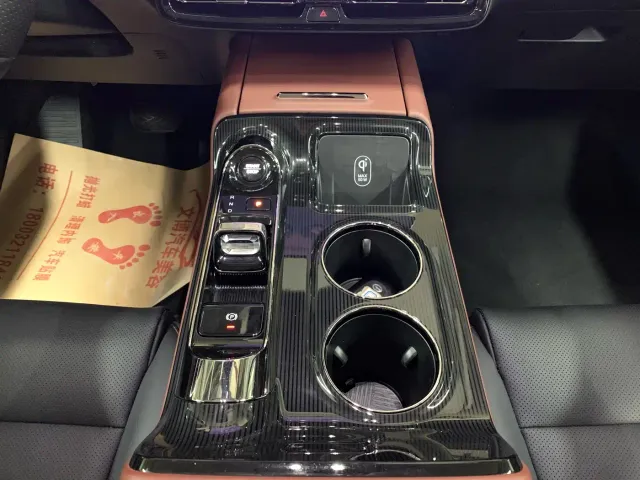 GAC Trumpchi E8 — Фото автомобиля 15