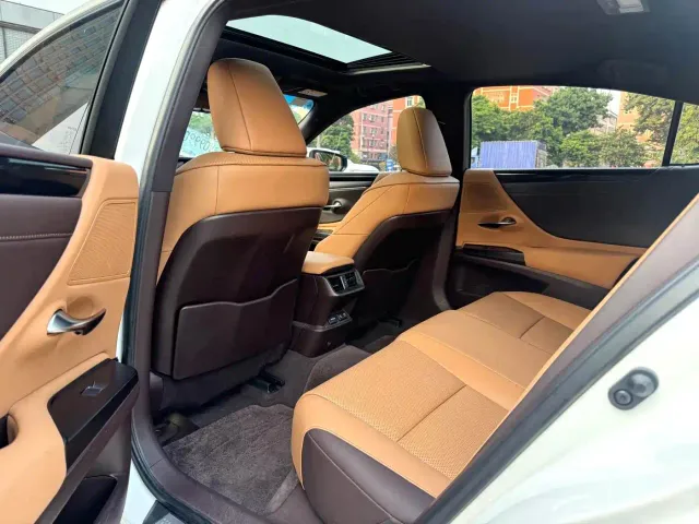 Lexus ES — Фото автомобиля 6