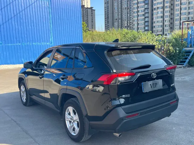 Toyota RAV4 — Фото автомобиля 6