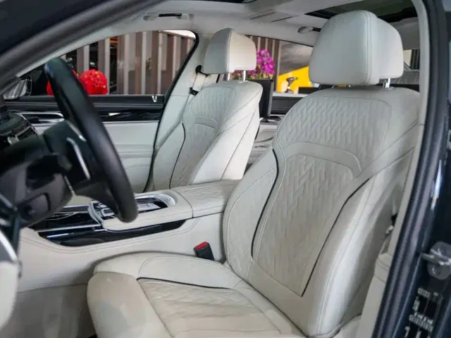 BMW 7 Series — Фото автомобиля 17
