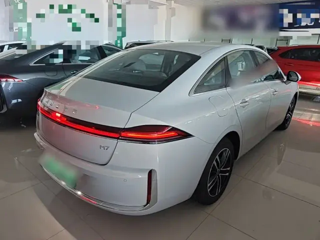 Roewe M7 DMH — Фото автомобиля 6