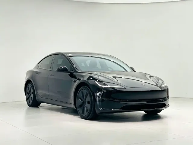 Tesla Model 3 — Фото автомобиля 2