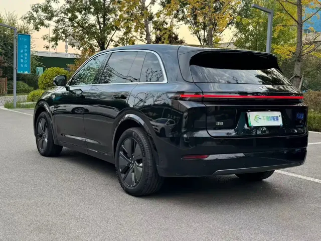 Li Auto L7 — Фото автомобиля 15