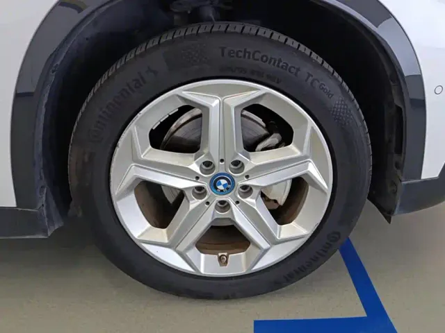 BMW BMW iX1 2025 eDrive25L X Design Package — Фото автомобиля 6
