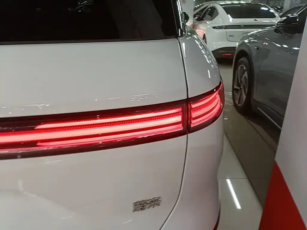 NIO NIO ES8 2025 Model 6-Seat Executive Luxury Edition — Фото автомобиля 7
