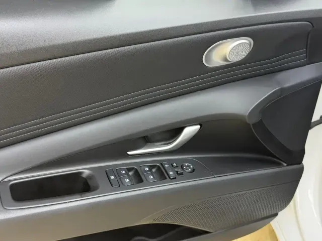 Hyundai Elantra — Фото автомобиля 10