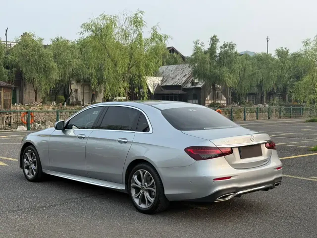 Mercedes-Benz E-Class — Фото автомобиля 5