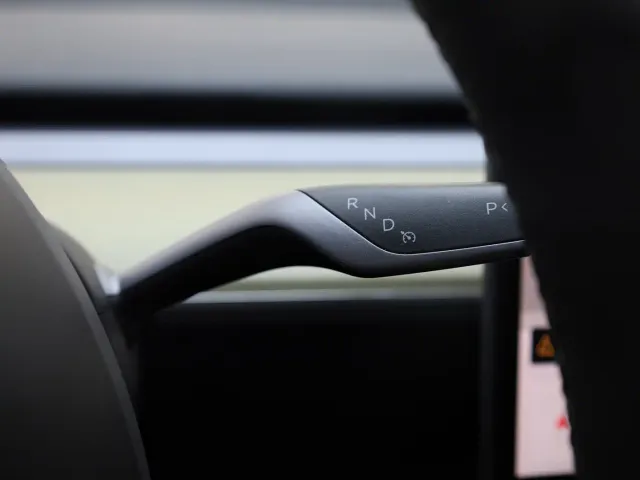 Tesla Model Y — Фото автомобиля 26