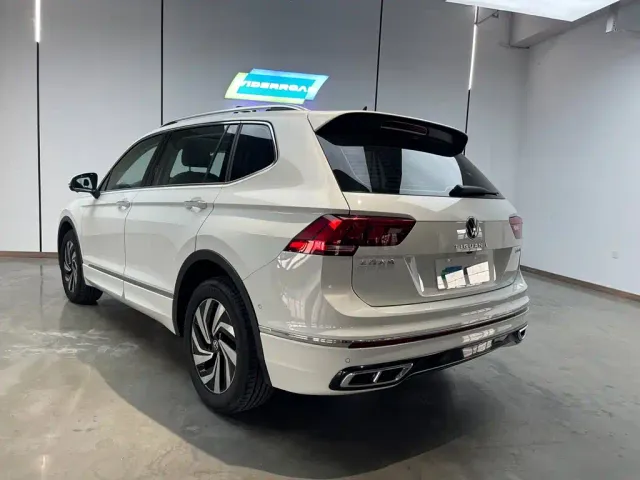 Volkswagen Tiguan L — Фото автомобиля 3