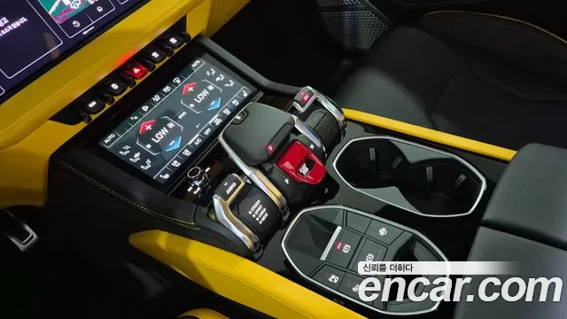 Lamborghini Urus — Фото автомобиля 9