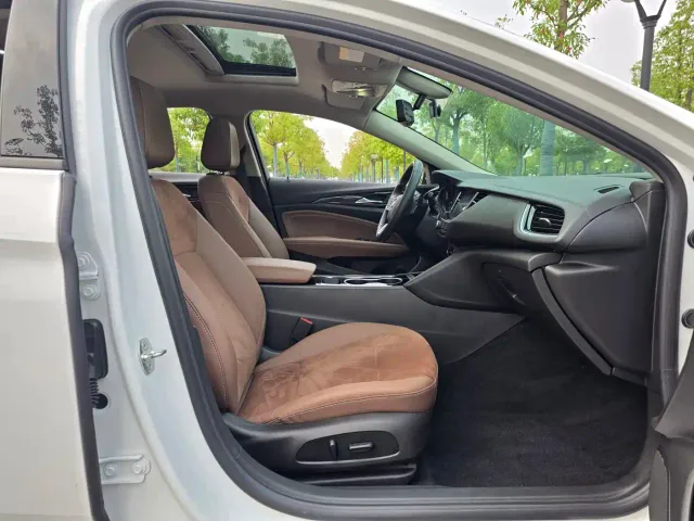 Buick Regal — Фото автомобиля 12