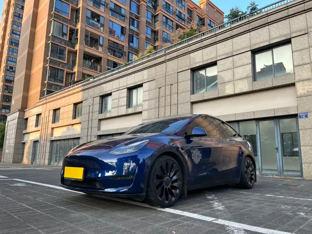 Фотография автомобиля — Tesla Model Y