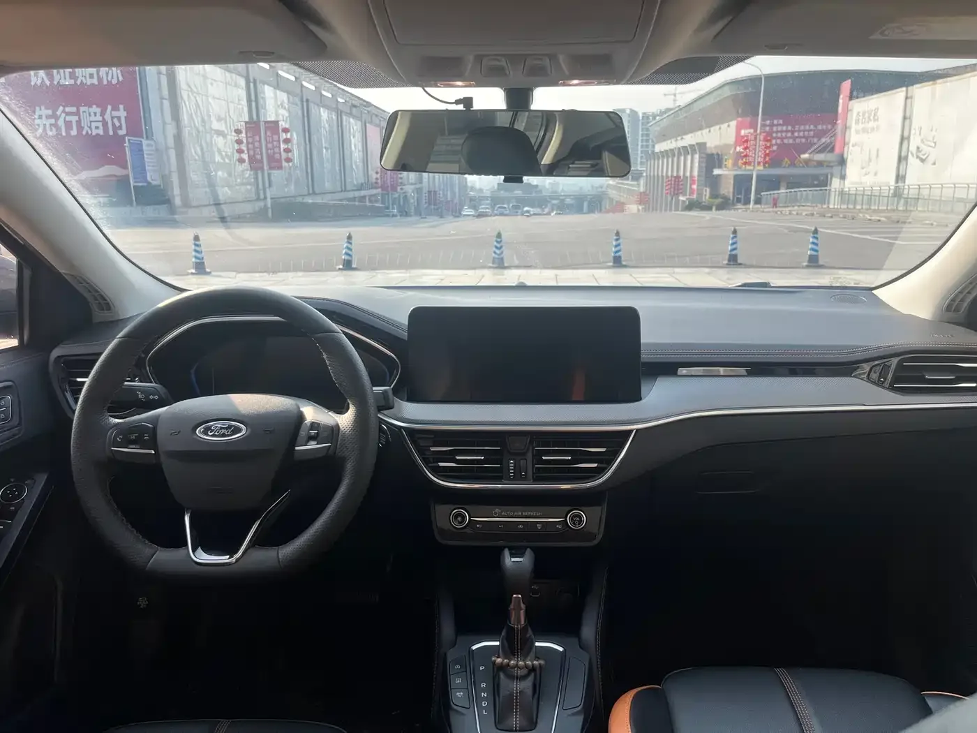 Ford Focus 2022 Sedan EcoBoost 180 Auto Speed Edition — Фото автомобиля 6