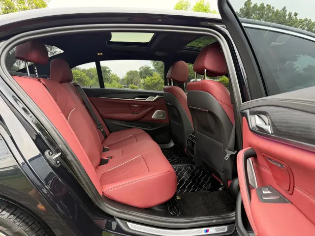 BMW 5 Series — Фото автомобиля 11