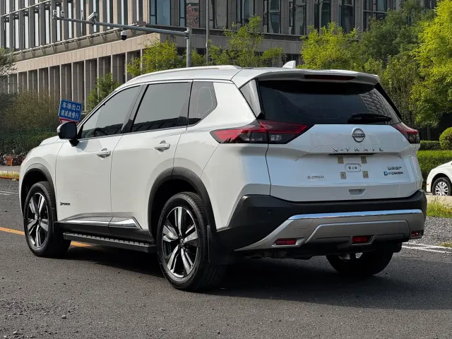 Nissan X-Trail — Фото автомобиля 4