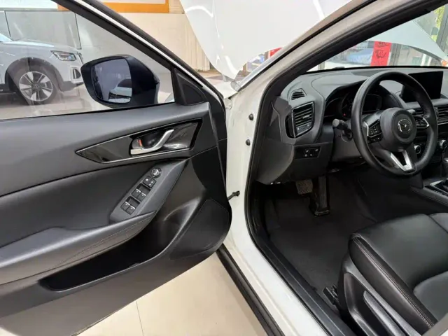 Mazda CX-4 — Фото автомобиля 8