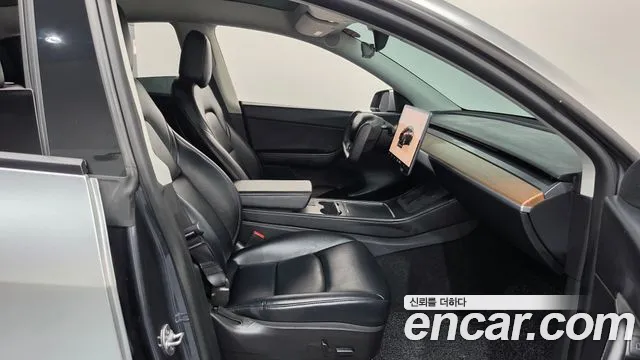 Tesla Model Y — Фото автомобиля 11