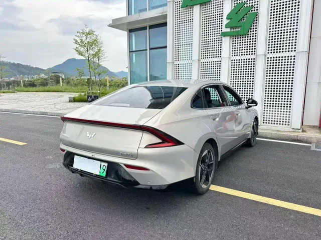 Wuling Starlight — Фото автомобиля 24