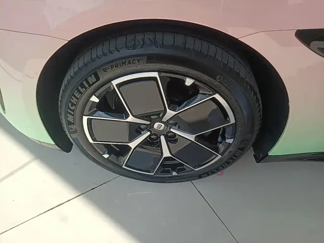 Xiaomi Auto Xiaomi SU7 2024 RWD Long Range Intelligent Driving Edition — Фото автомобиля 22