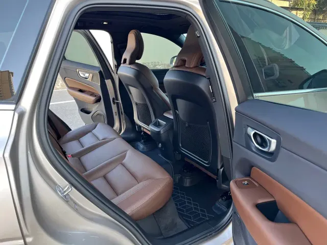 Volvo XC60 — Фото автомобиля 7