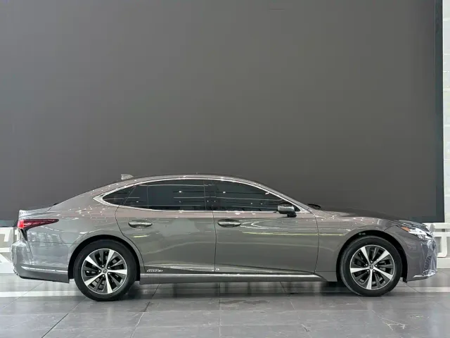 Lexus LS — Фото автомобиля 4