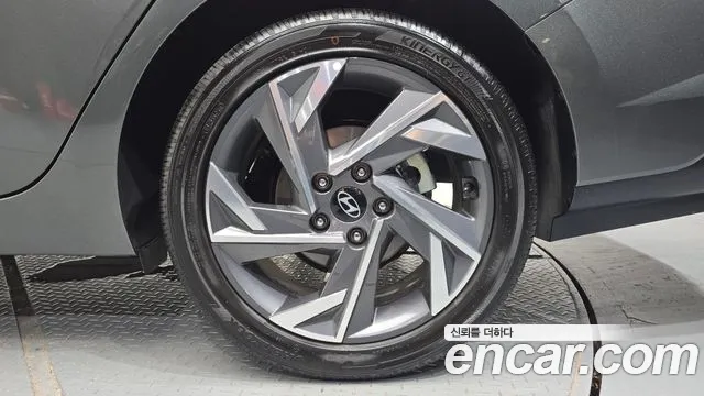 Hyundai AVANTE Новый Avante (CN7) — Фото автомобиля 21