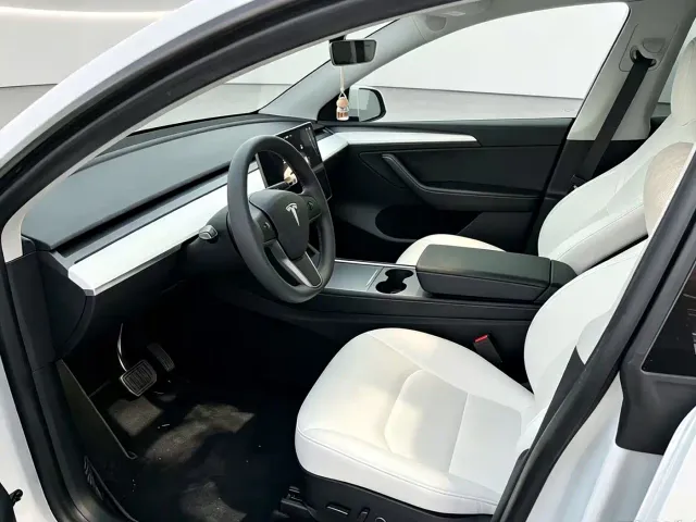 Tesla Model Y — Фото автомобиля 4
