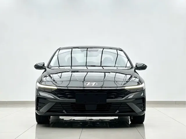 Hyundai Elantra 2023 Model 1.5L CVT LUX Premium Edition — Фото автомобиля 3