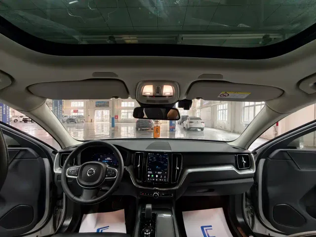 Volvo XC60 — Фото автомобиля 11