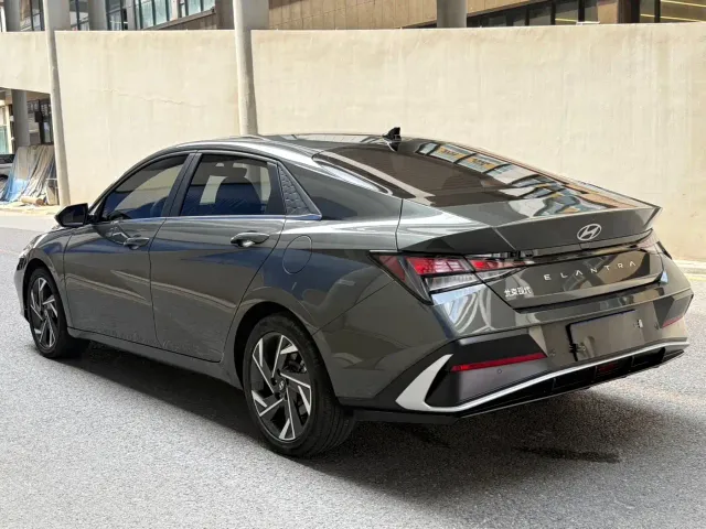 Hyundai Elantra — Фото автомобиля 6