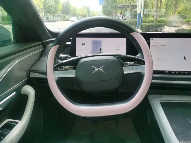 Xpeng P7 — Фото автомобиля 2