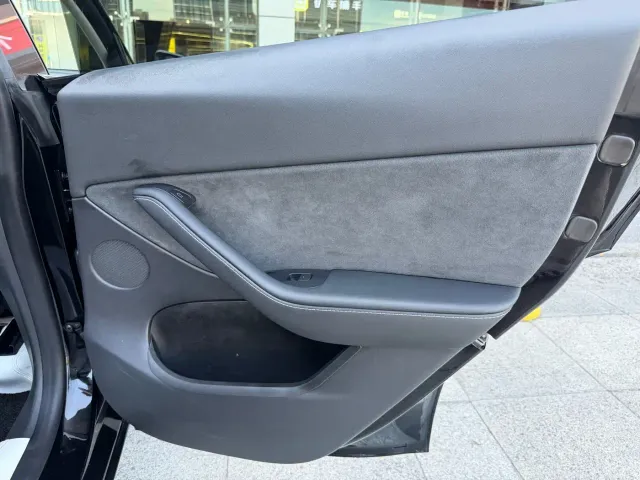 Tesla Model Y — Фото автомобиля 22