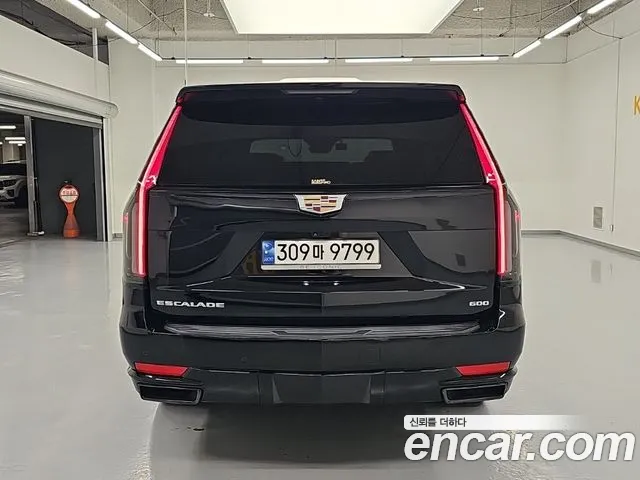 Cadillac Escalade 5th Gen — Фото автомобиля 3