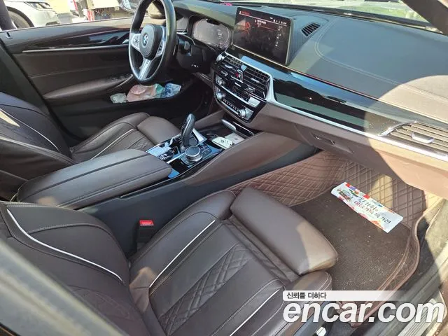 BMW 5 Series G30 — Фото автомобиля 15