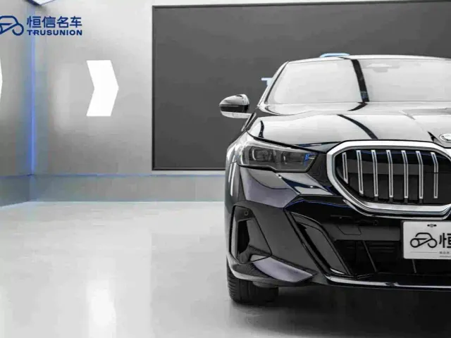 BMW 5 Series — Фото автомобиля 8