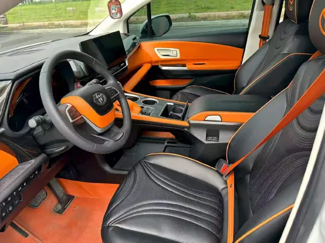 Toyota Sienna — Фото автомобиля 4