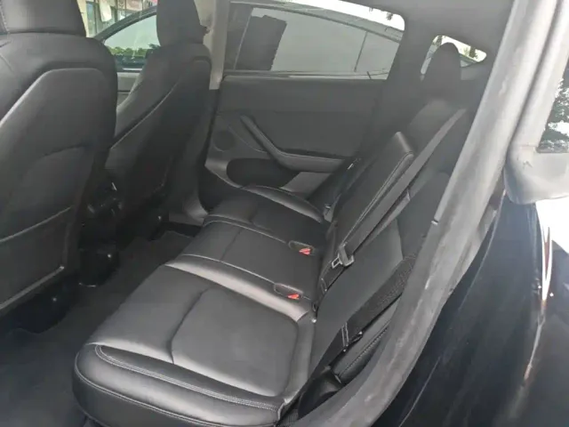 Tesla Model Y — Фото автомобиля 16