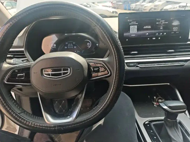 Geely Emgrand — Фото автомобиля 9