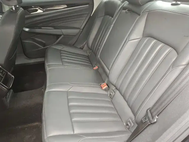 Volkswagen Passat — Фото автомобиля 16