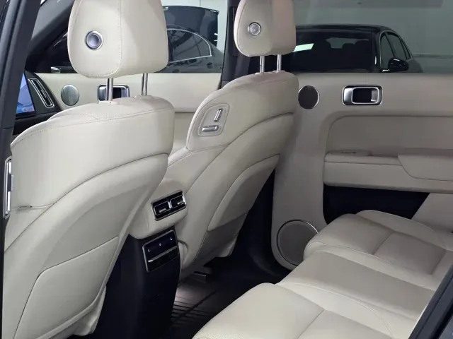 Li Auto L7 — Фото автомобиля 5